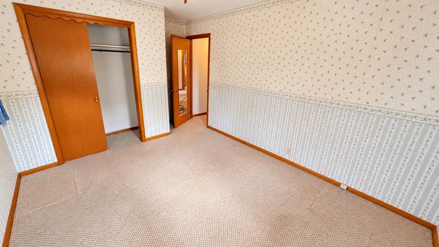 2419 Simmons St, Salina, KS 67401
