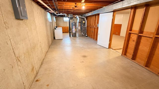2419 Simmons St, Salina, KS 67401