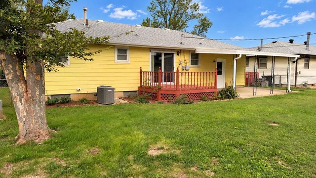 2419 Simmons St, Salina, KS 67401