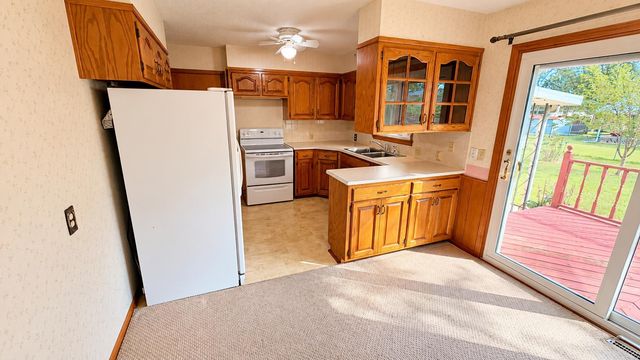2419 Simmons St, Salina, KS 67401