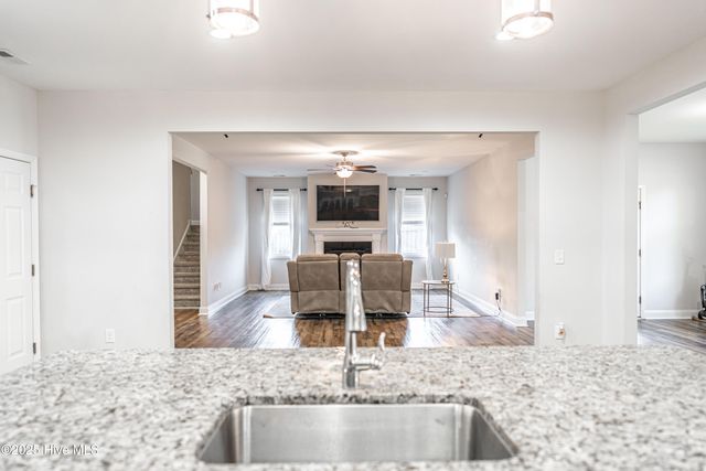 101 Bluegrass Court, Aberdeen, NC 28315