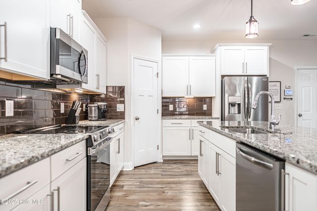 101 Bluegrass Court, Aberdeen, NC 28315