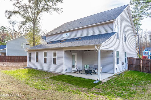 101 Bluegrass Court, Aberdeen, NC 28315