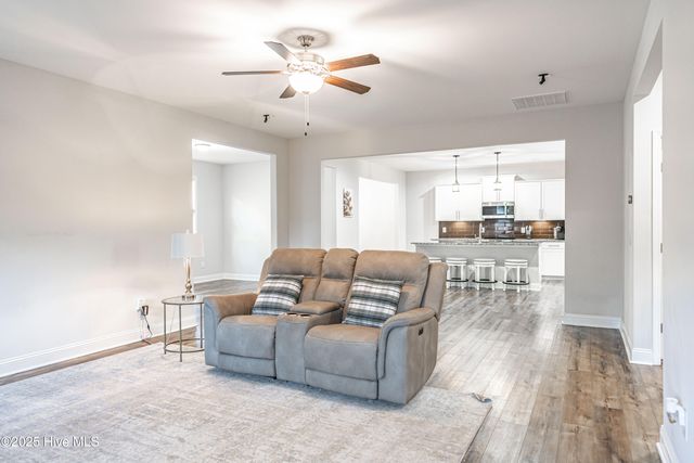 101 Bluegrass Court, Aberdeen, NC 28315