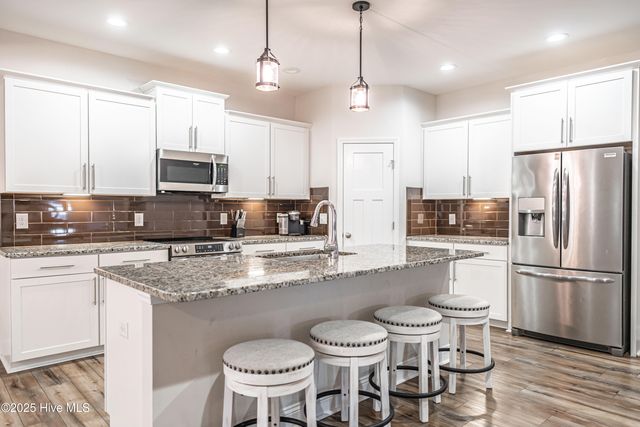 101 Bluegrass Court, Aberdeen, NC 28315