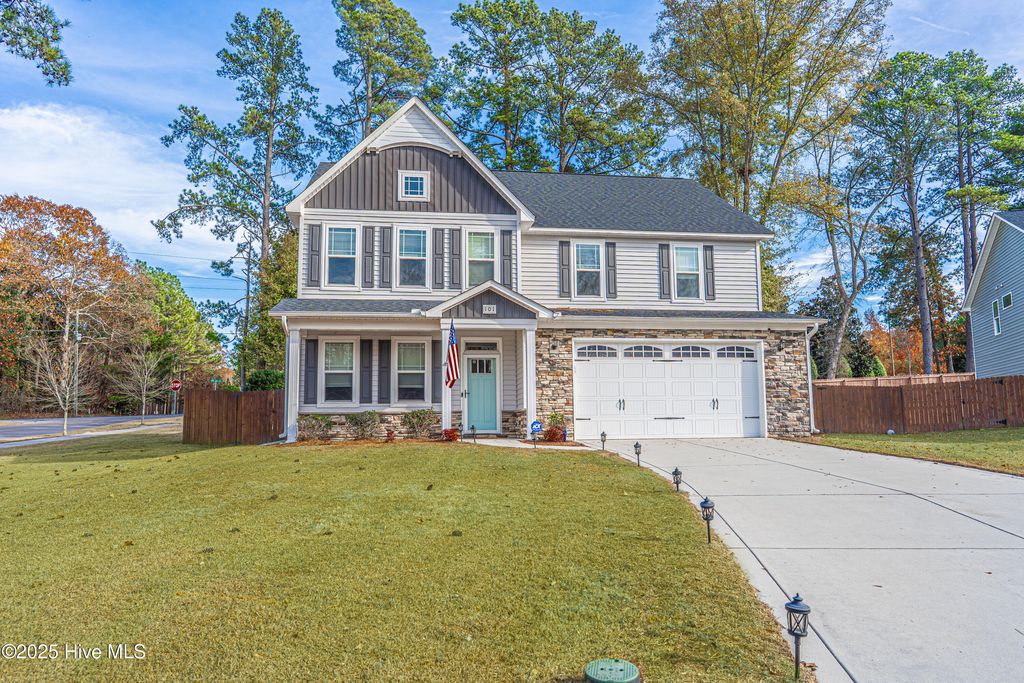 101 Bluegrass Court, Aberdeen, NC 28315