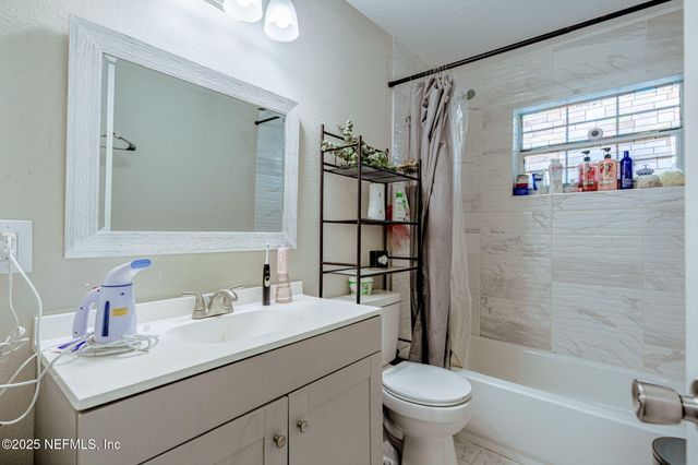 3008 CARREVERO Drive W, Jacksonville, FL 32216