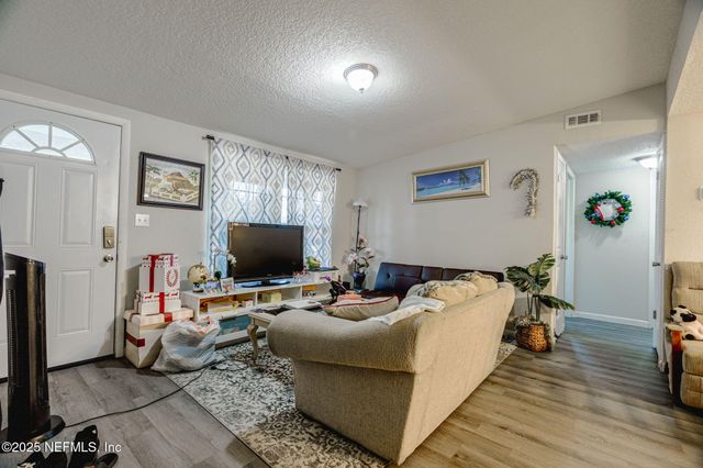 3008 CARREVERO Drive W, Jacksonville, FL 32216