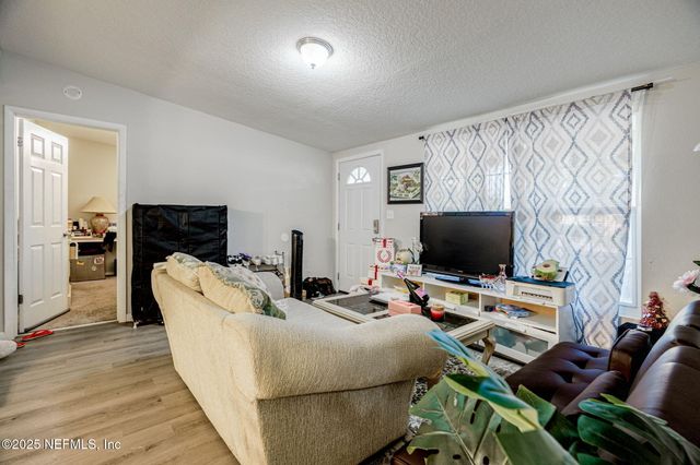 3008 CARREVERO Drive W, Jacksonville, FL 32216