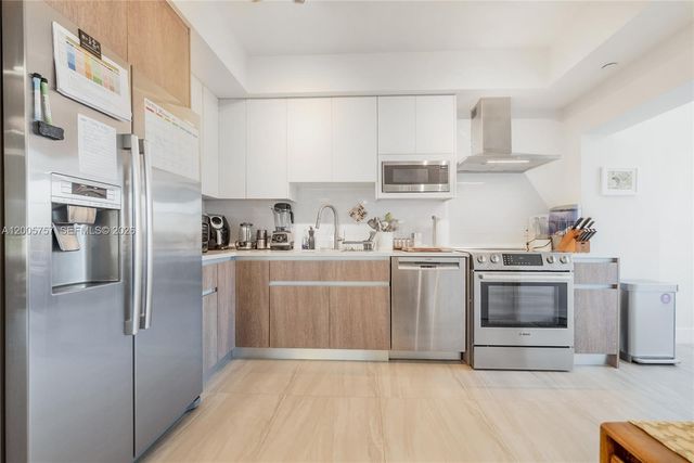 120 Salamanca Ave 2A, Coral Gables, FL 33134