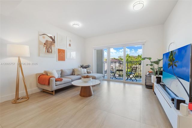 120 Salamanca Ave 2A, Coral Gables, FL 33134