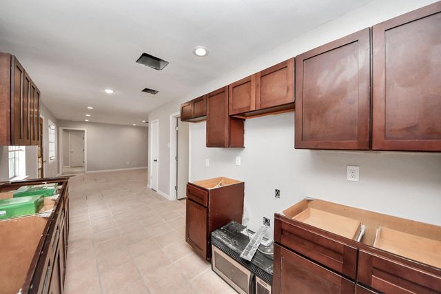 10340 Rebel Road, Houston, TX 77016