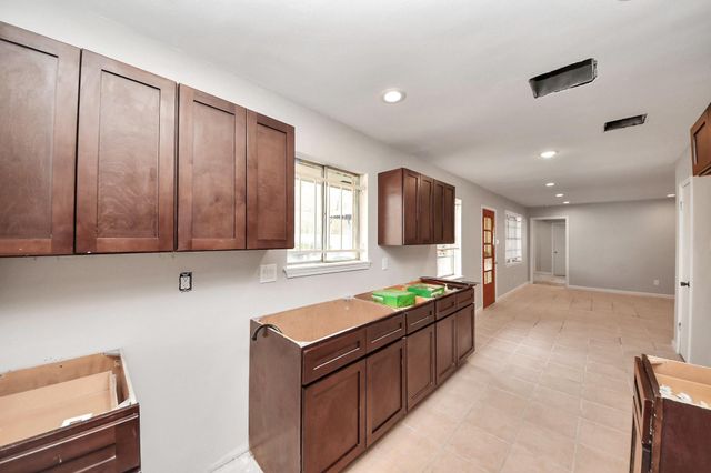 10340 Rebel Road, Houston, TX 77016