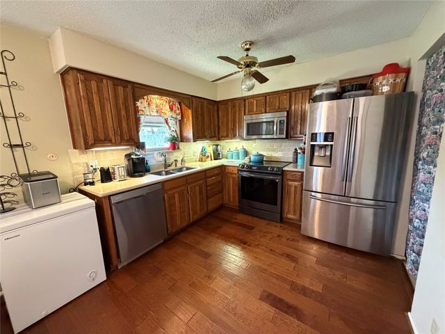 2721 Lucas Drive, Arlington, TX 76015