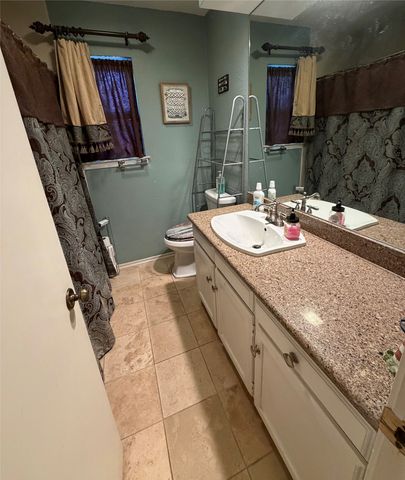 2721 Lucas Drive, Arlington, TX 76015