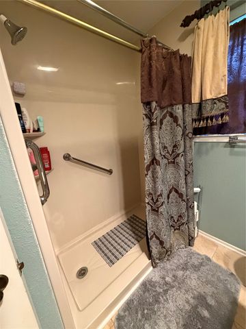 2721 Lucas Drive, Arlington, TX 76015