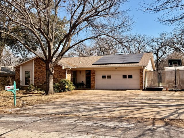 2721 Lucas Drive, Arlington, TX 76015