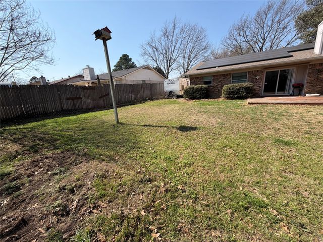 2721 Lucas Drive, Arlington, TX 76015