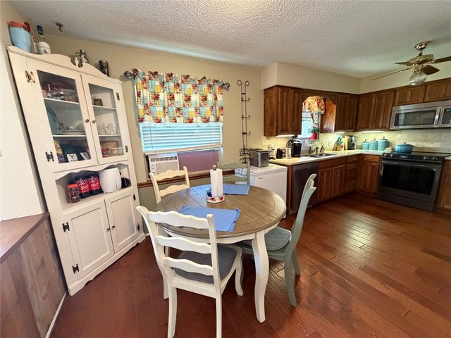 2721 Lucas Drive, Arlington, TX 76015