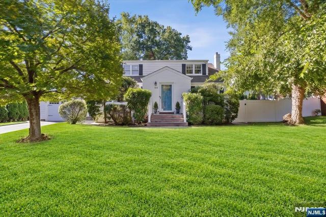 813 Ridgewood Avenue, Oradell, NJ 07649