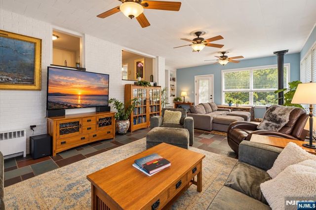 813 Ridgewood Avenue, Oradell, NJ 07649