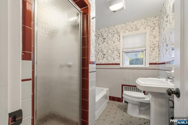 813 Ridgewood Avenue, Oradell, NJ 07649