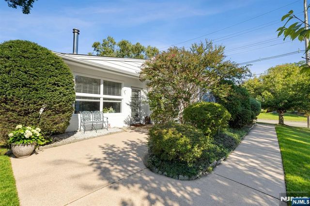 813 Ridgewood Avenue, Oradell, NJ 07649