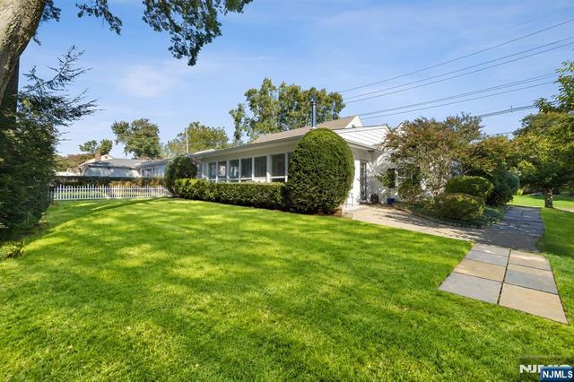 813 Ridgewood Avenue, Oradell, NJ 07649