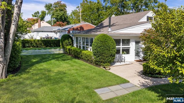 813 Ridgewood Avenue, Oradell, NJ 07649