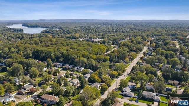 813 Ridgewood Avenue, Oradell, NJ 07649