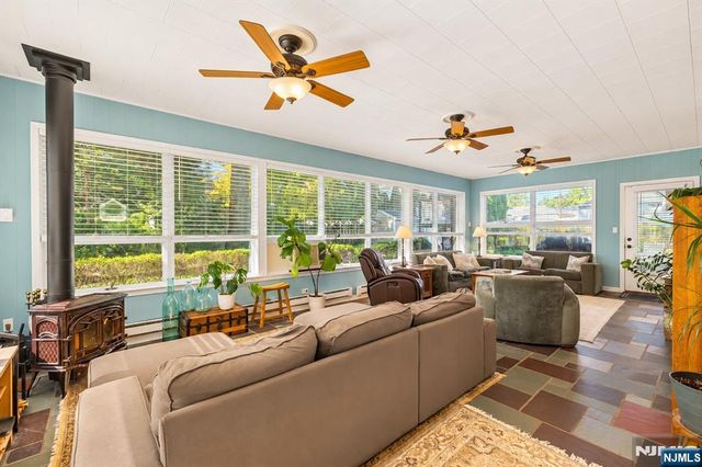 813 Ridgewood Avenue, Oradell, NJ 07649
