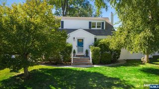 813 Ridgewood Avenue, Oradell, NJ 07649
