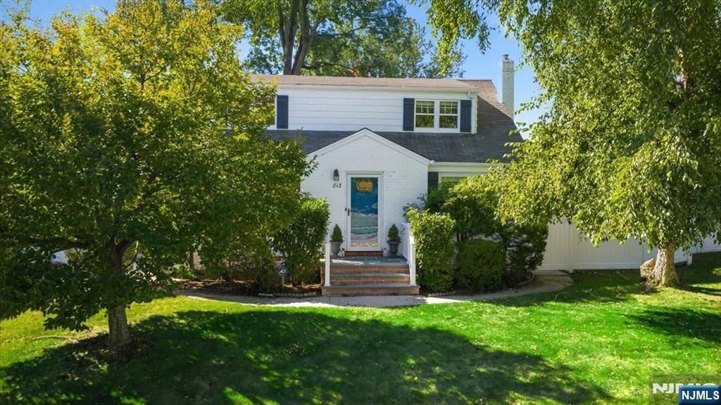 813 Ridgewood Avenue, Oradell, NJ 07649
