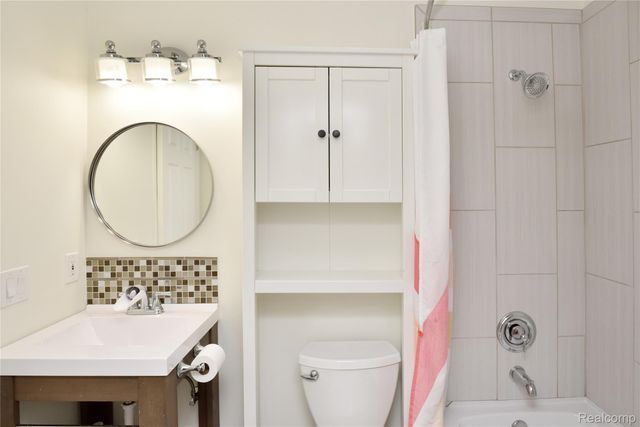 5596 Beauchamp Place, West Bloomfield Charter Township, MI 48322