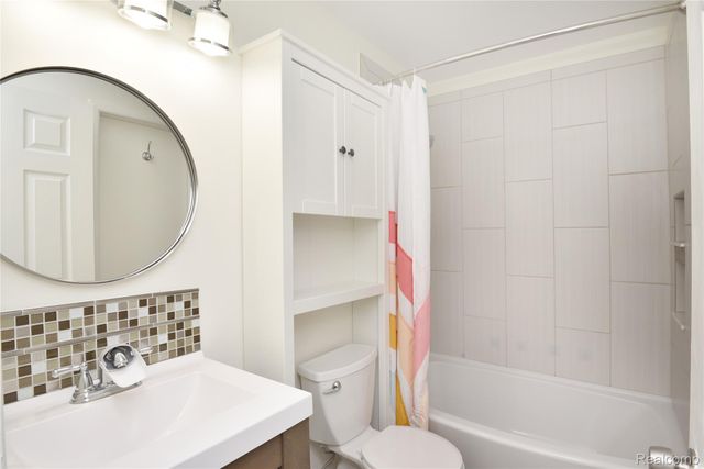 5596 Beauchamp Place, West Bloomfield Charter Township, MI 48322