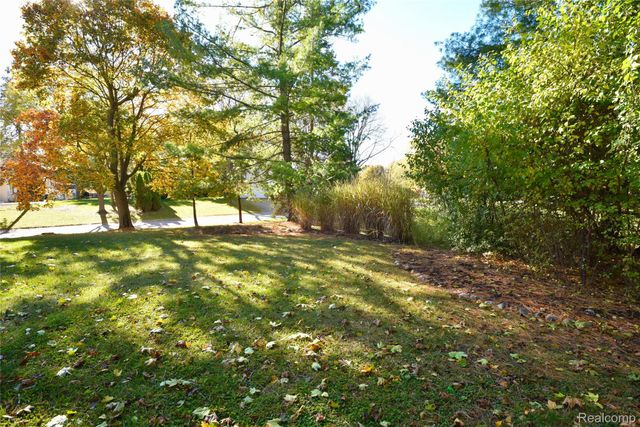 5596 Beauchamp Place, West Bloomfield Charter Township, MI 48322