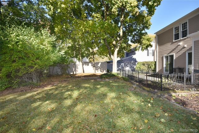 5596 Beauchamp Place, West Bloomfield Charter Township, MI 48322