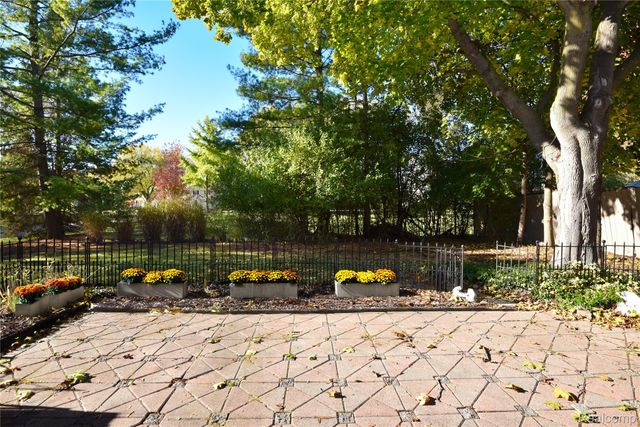 5596 Beauchamp Place, West Bloomfield Charter Township, MI 48322