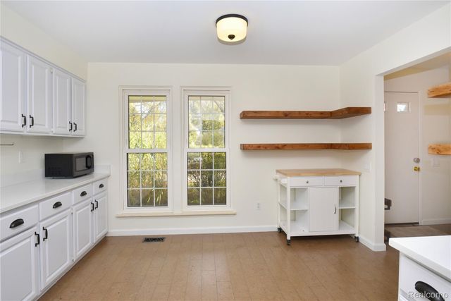 5596 Beauchamp Place, West Bloomfield Charter Township, MI 48322