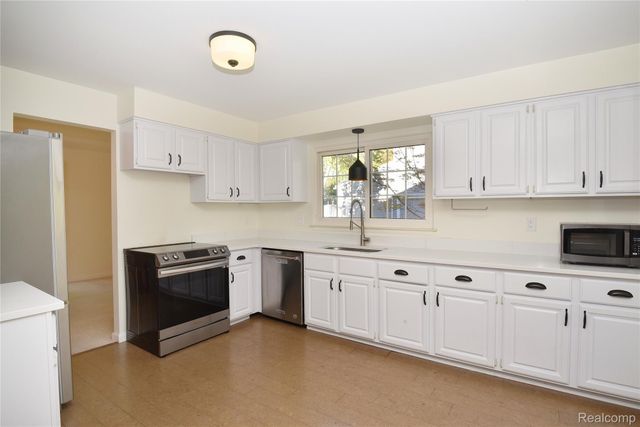 5596 Beauchamp Place, West Bloomfield Charter Township, MI 48322