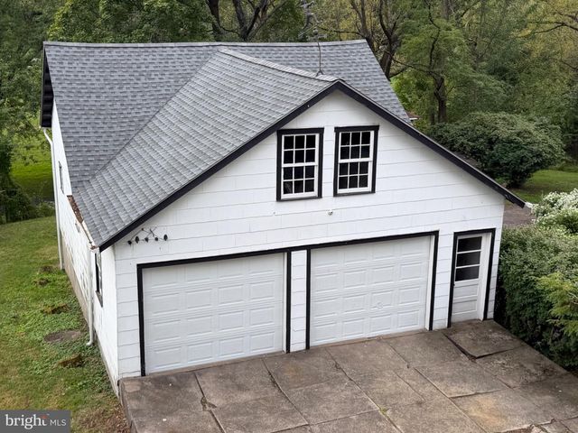 140 E WALNUT ST, Sellersville, PA 18960