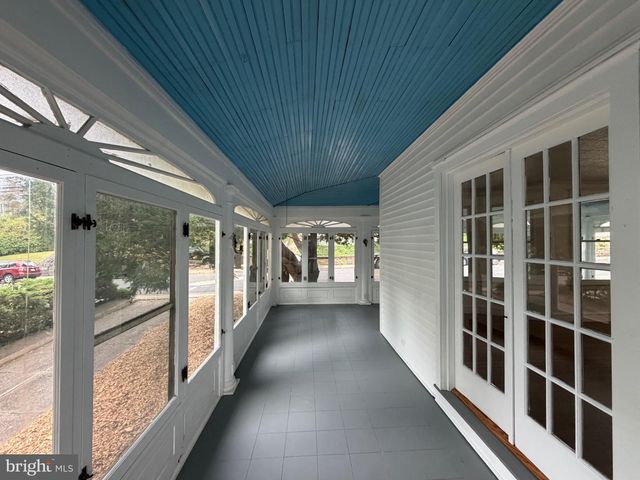 140 E WALNUT ST, Sellersville, PA 18960