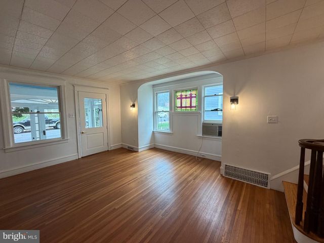 140 E WALNUT ST, Sellersville, PA 18960