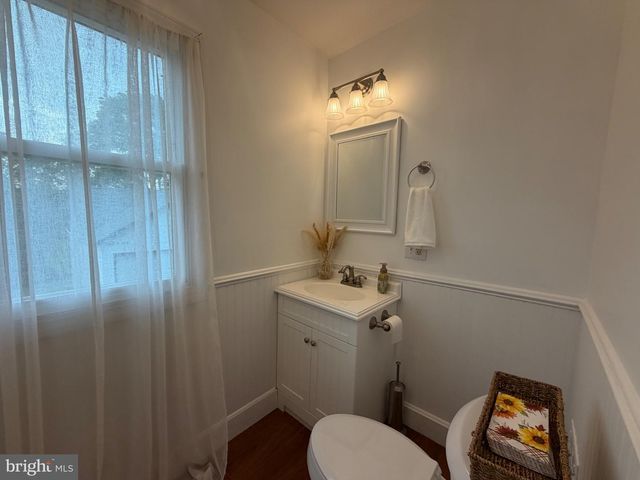 140 E WALNUT ST, Sellersville, PA 18960