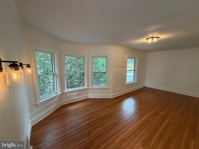 140 E WALNUT ST, Sellersville, PA 18960