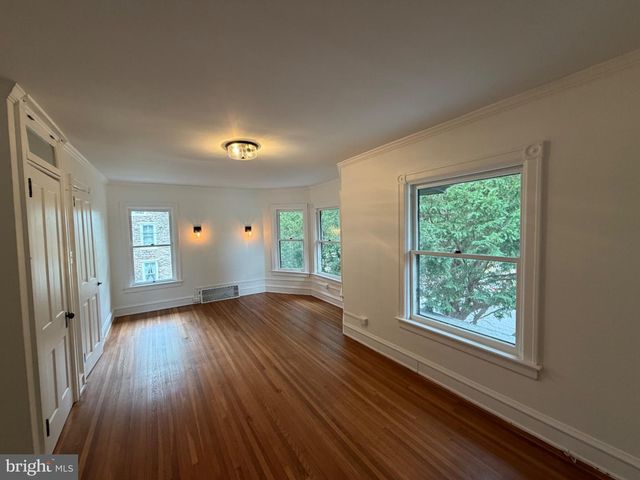140 E WALNUT ST, Sellersville, PA 18960