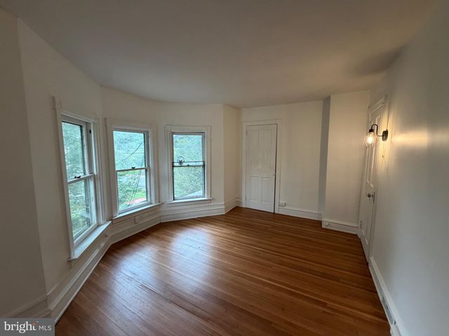 140 E WALNUT ST, Sellersville, PA 18960