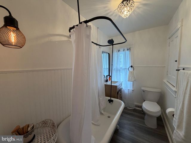 140 E WALNUT ST, Sellersville, PA 18960