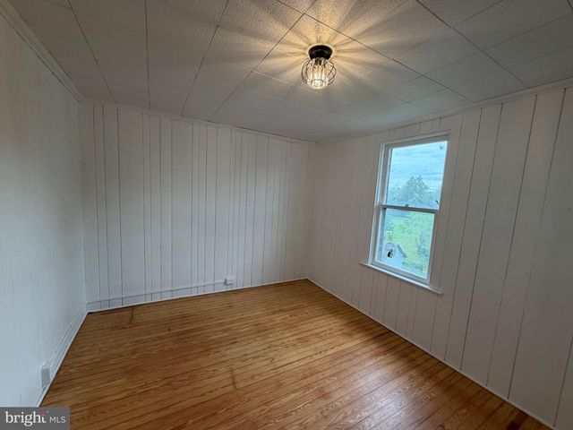 140 E WALNUT ST, Sellersville, PA 18960