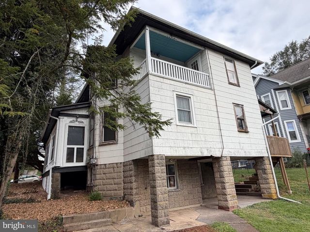 140 E WALNUT ST, Sellersville, PA 18960